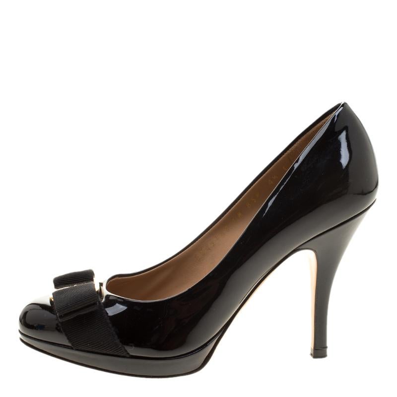 Giving you unparalleled style and superior fit, these Tina Pumps from Salvatore Ferragamo are rendered in black patent leather with signature grosgrain bow and metal logo plate adorning the vamps. Set on 10 CM stiletto heels, these pumps can be your
