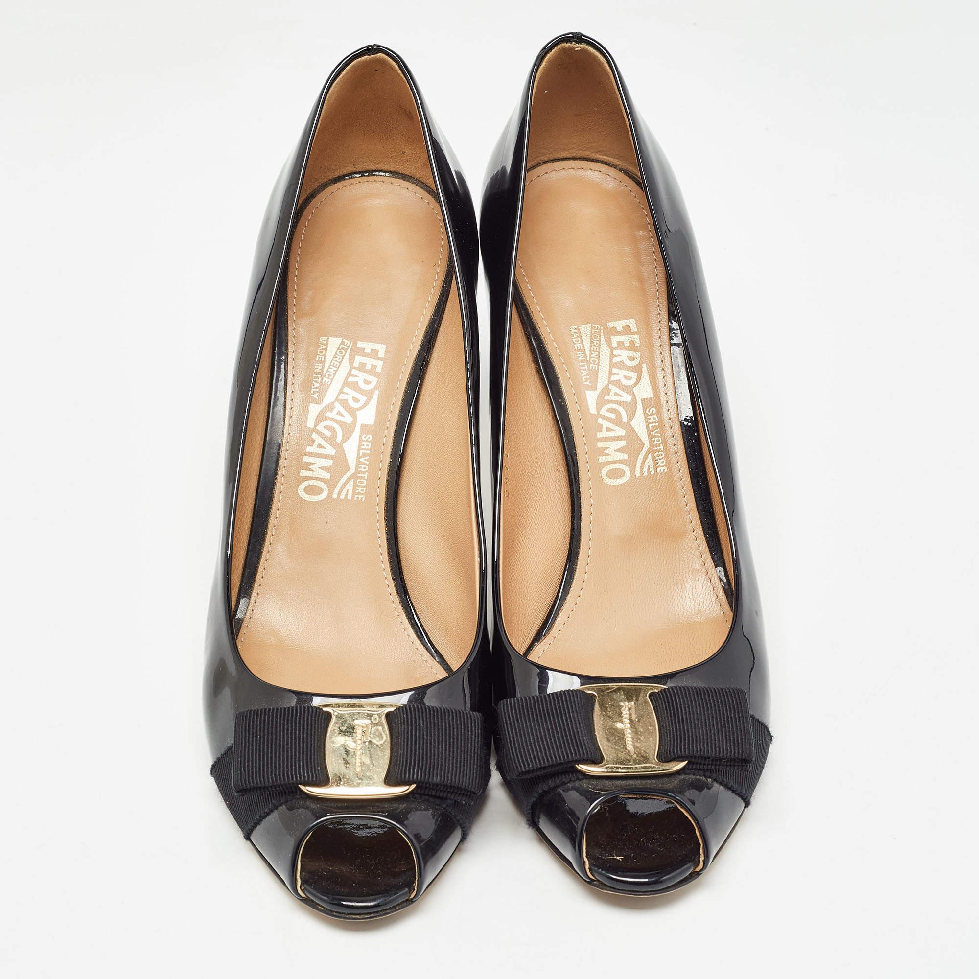 Noir Salvatore Ferragamo - Escarpins en cuir verni noir avec nœud Taille 40.5 en vente