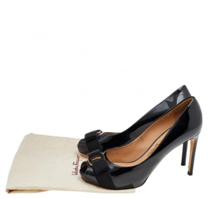Noir Salvatore Ferragamo - Escarpins en cuir verni noir avec nœud Taille 41 en vente