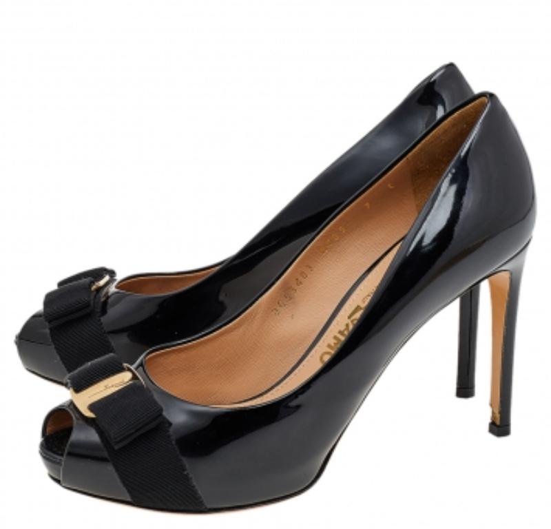 Salvatore Ferragamo - Escarpins en cuir verni noir avec nœud Taille 41 État moyen - En vente à Dubai, Al Qouz 2