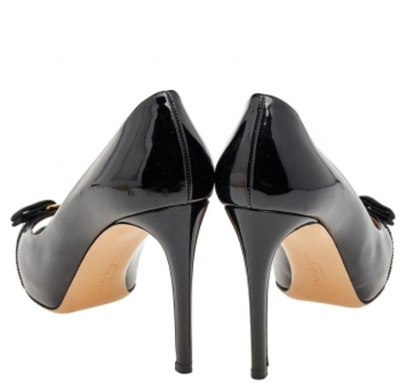 Salvatore Ferragamo - Escarpins en cuir verni noir avec nœud Taille 41 en vente 2