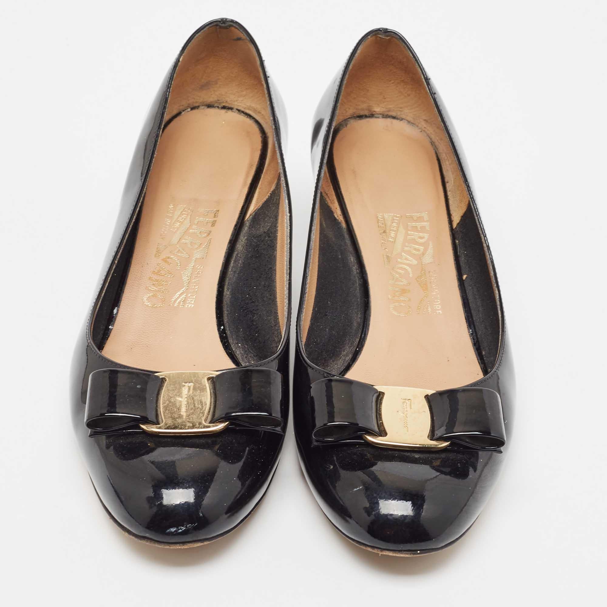 Women's Salvatore Ferragamo Black Patent Leather Vara Bow Pumps Size 38