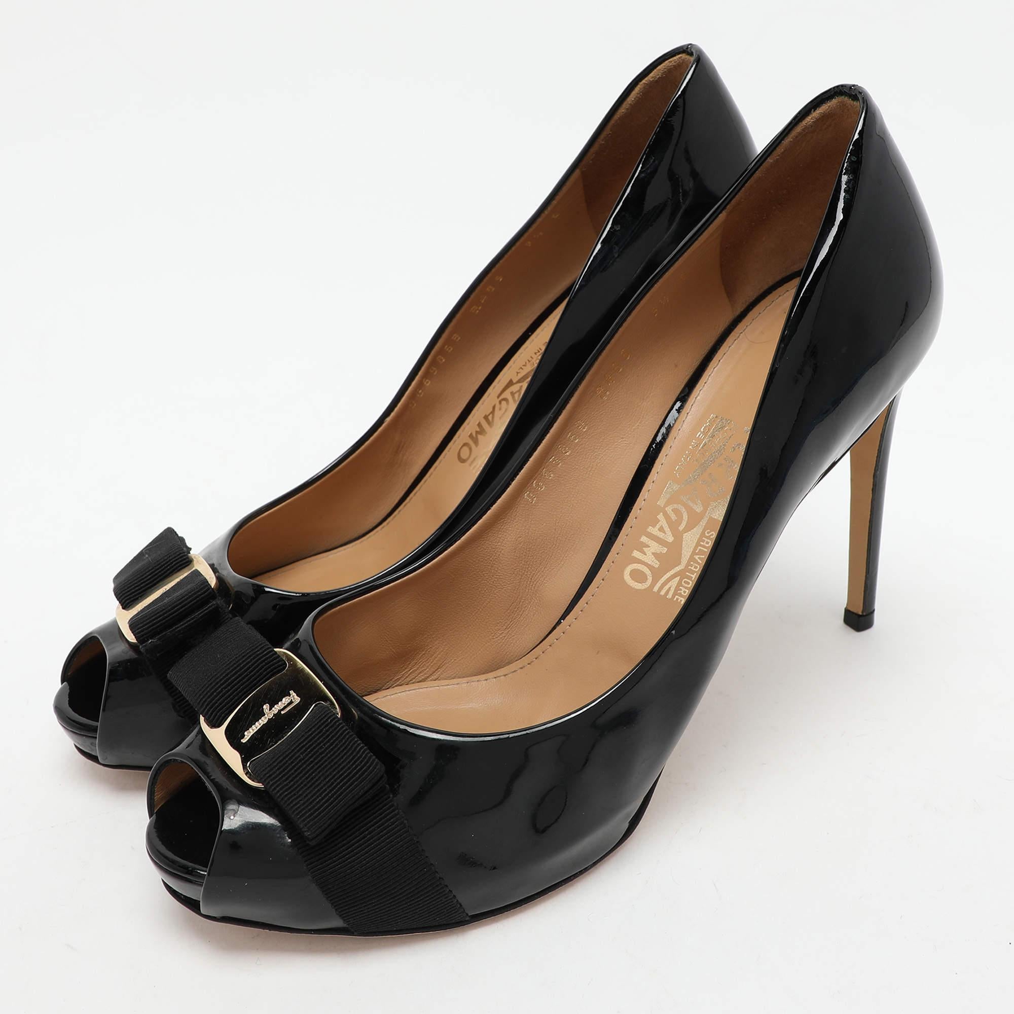 Haz una declaración de estilo chic con estos zapatos de salón de diseño. Presentan tacones resistentes y suelas duraderas perfectas para tus salidas a la moda