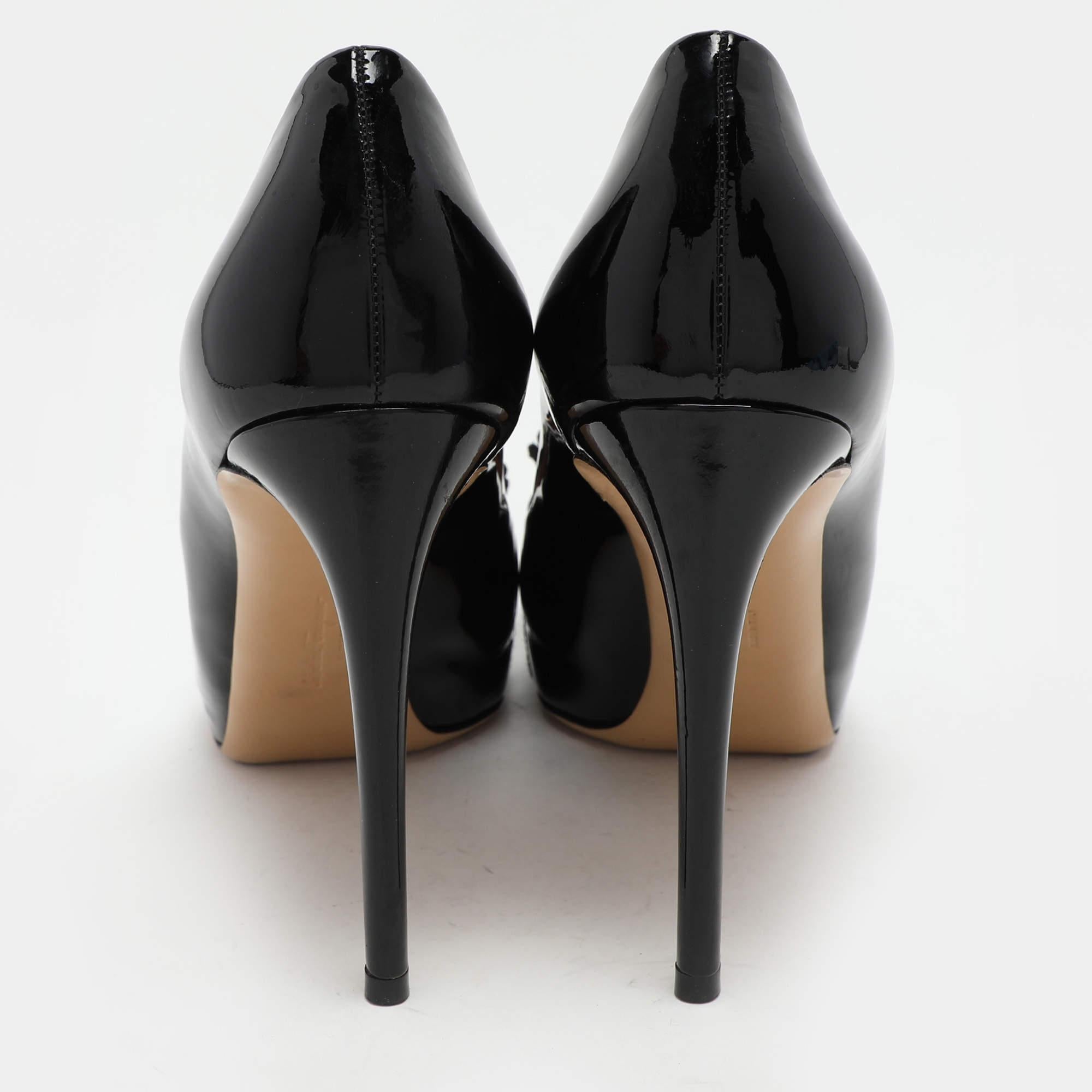 De las mujeres Salvatore Ferragamo Bombas de charol negro con lazo Vara Talla 40 en venta