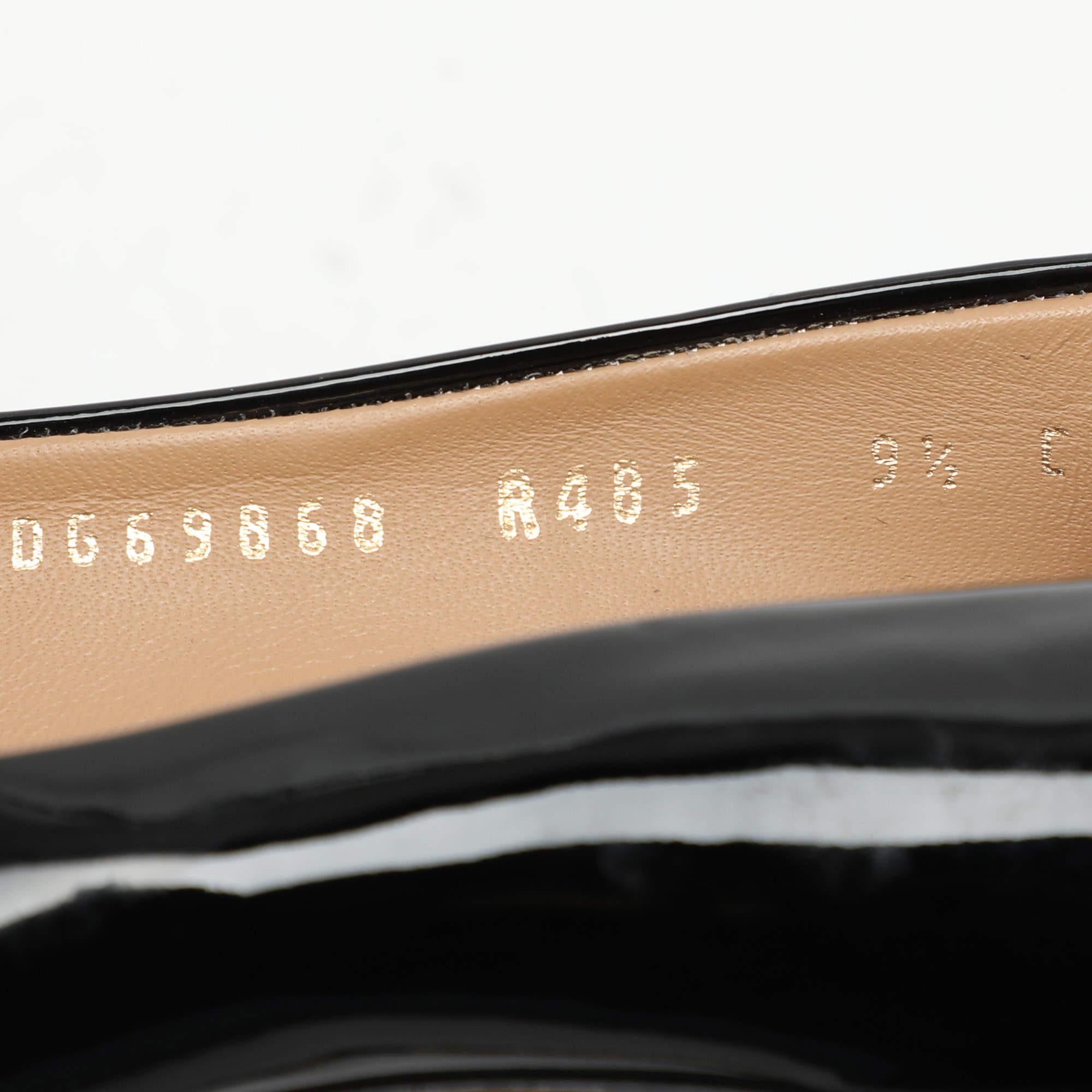 Salvatore Ferragamo Bombas de charol negro con lazo Vara Talla 40 en venta 3