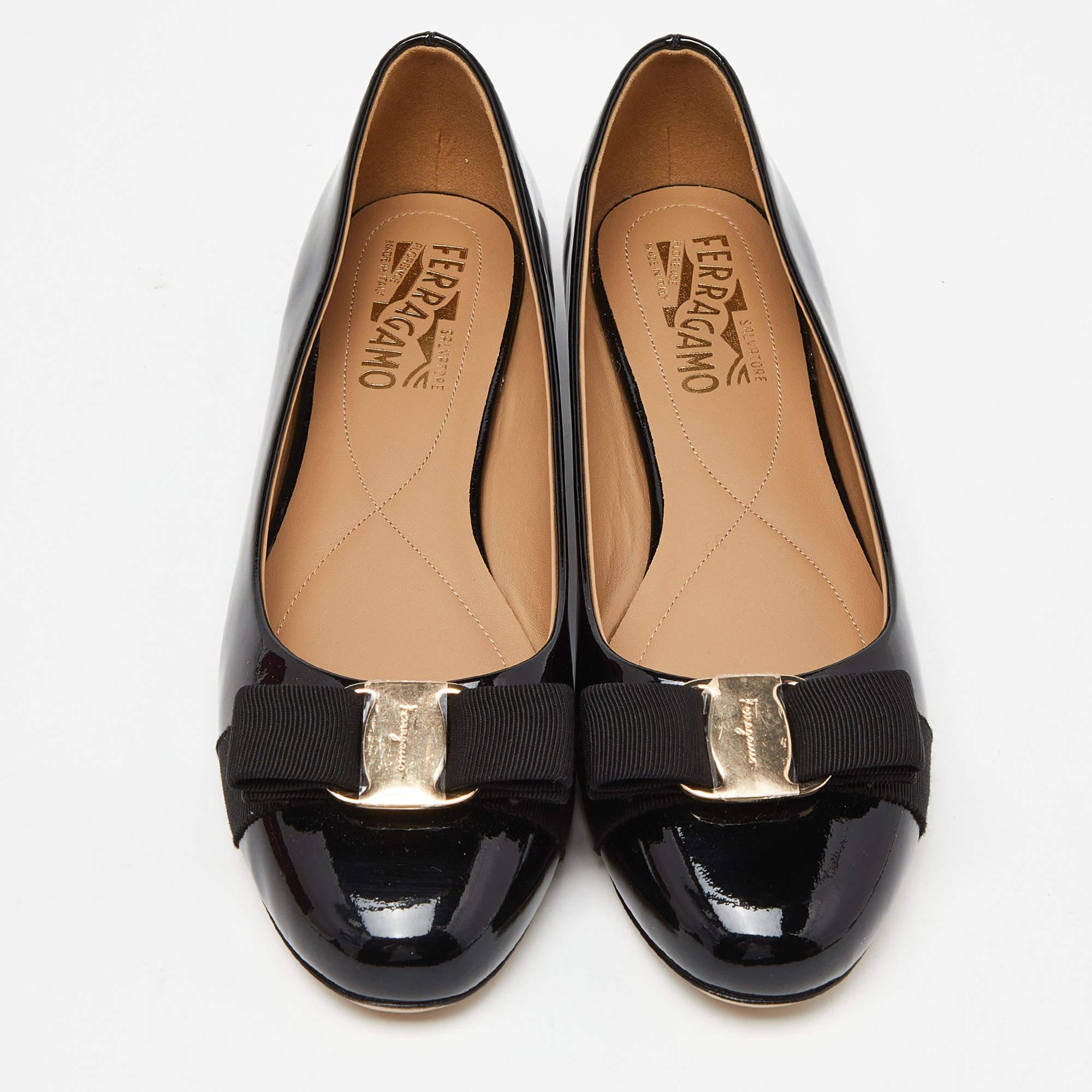 These well-crafted designer ballet flats have got you covered for all-day plans. They come in a versatile design, and they look great on the feet.

Includes
Original Dustbag, Original Box