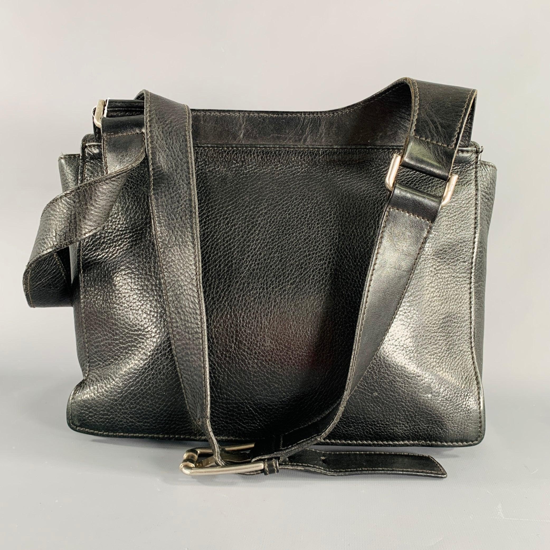 SALVATORE FERRAGAMO Schwarzes Pebble Grain Leder mit doppelter Schnalle Messenger Bag Herren