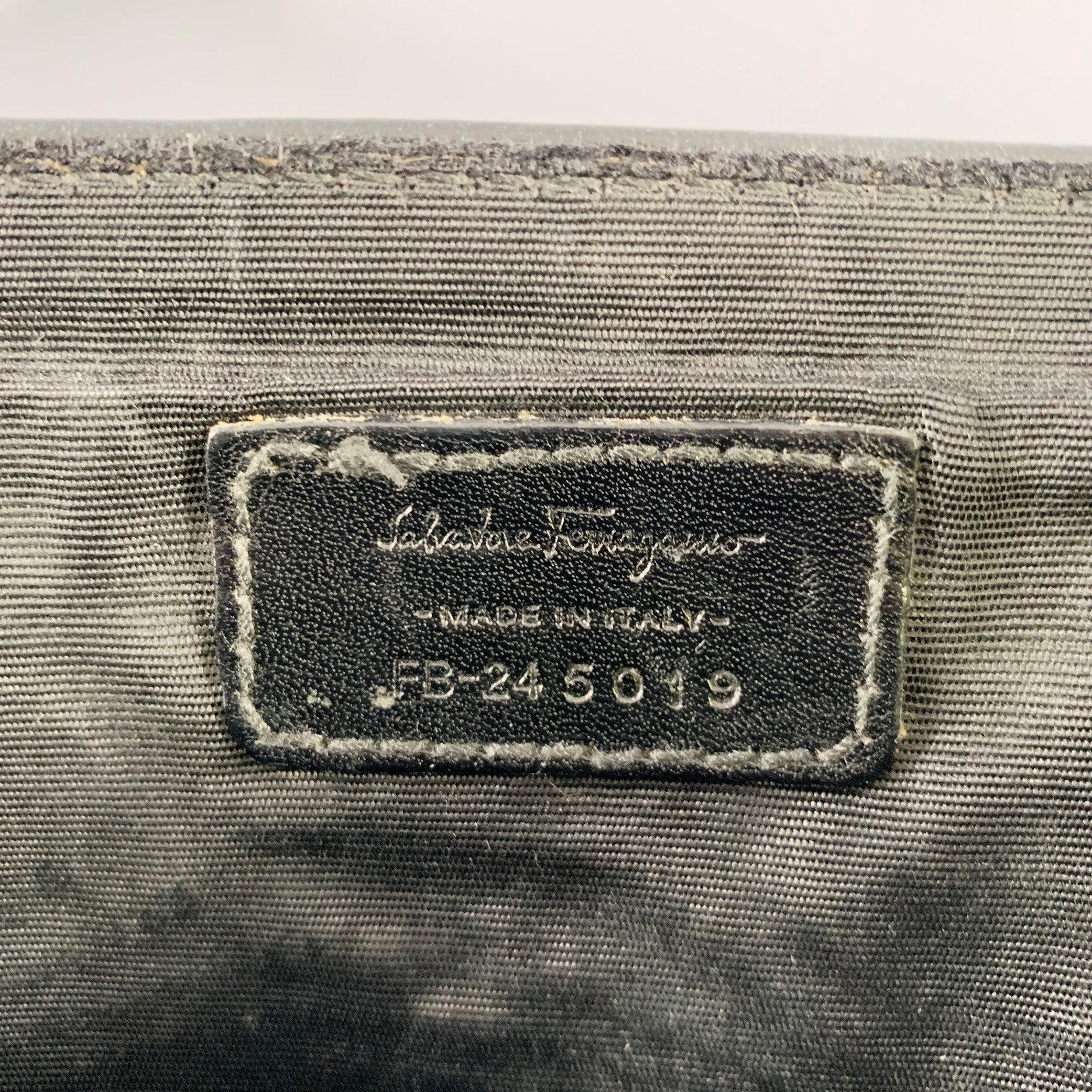 SALVATORE FERRAGAMO Schwarzes Pebble Grain Leder mit doppelter Schnalle Messenger Bag 4