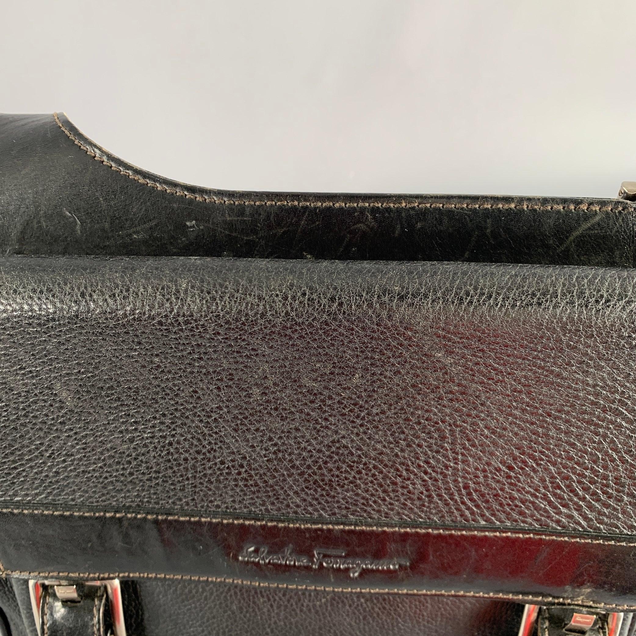 SALVATORE FERRAGAMO Schwarzes Pebble Grain Leder mit doppelter Schnalle Messenger Bag 5