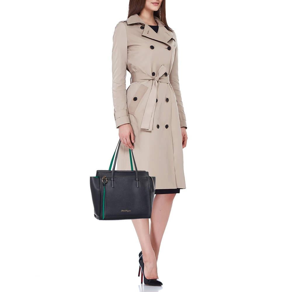 Salvatore Ferragamo Black Pebbled Leather Medium Amy Tote In Excellent Condition In Dubai, Al Qouz 2