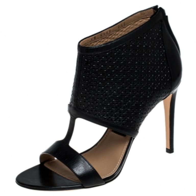 Salvatore Ferragamo Schwarz Perforiertes Leder Pacella Open-Toe Booties Größe 38 im Angebot 1
