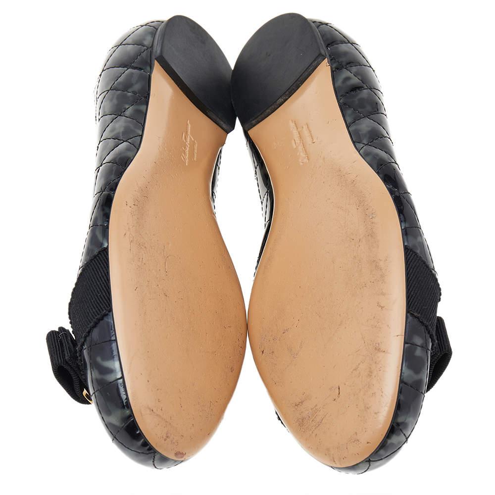 Salvatore Ferragamo Black Quilted Patent Leather Vara Bow Ballet Flats Size 40 For Sale 3