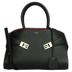 Salvatore Ferragamo Borsa con manico superiore in pelle nera/rossa