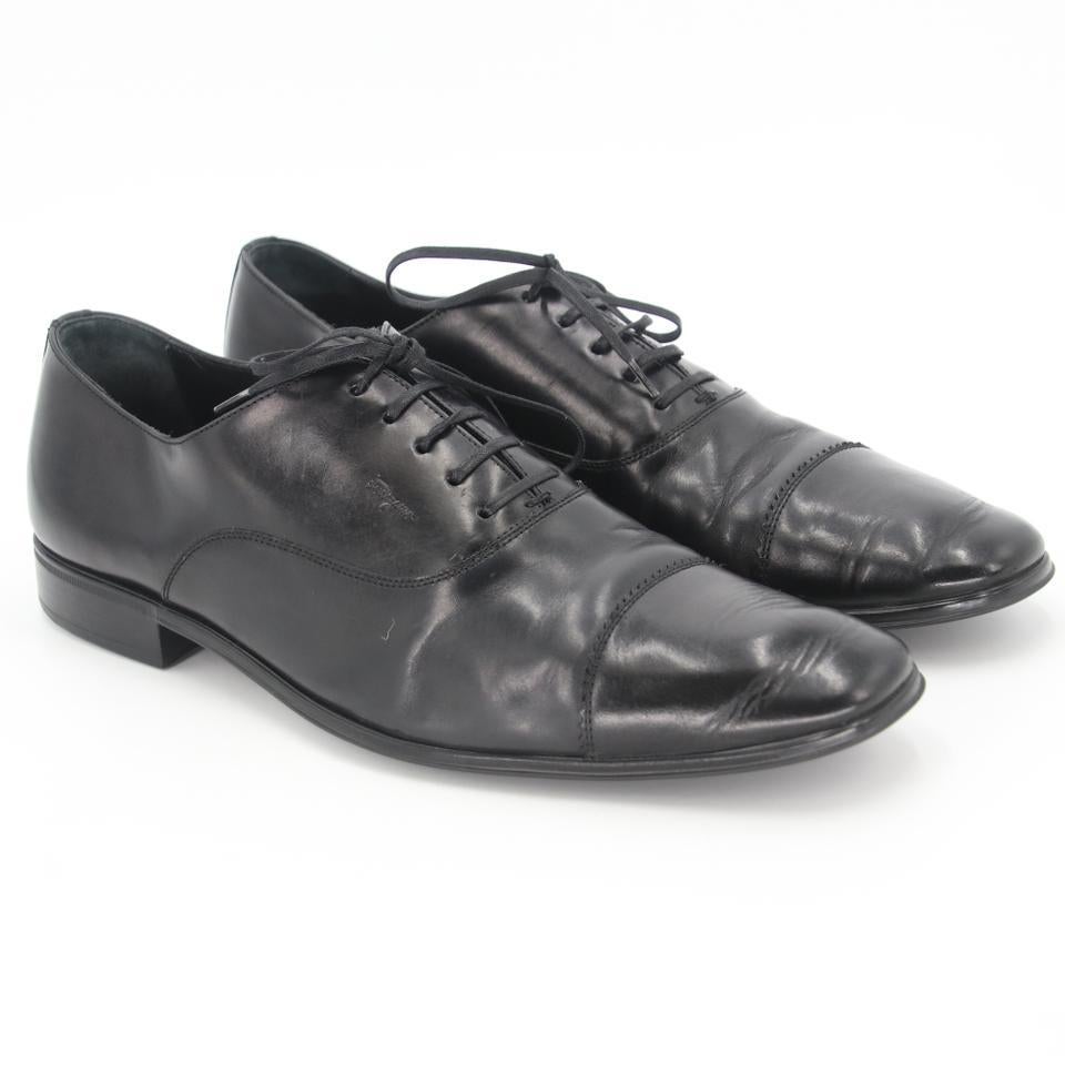 Salvatore Ferragamo Black Remigo Captoe Leather Oxford Shoes

Salvatore Ferragamo, known for their classic silhouettes on oxfords, are the brand to wear for any event whether it be work or dressed up parties. Hand crafted with quality materials and