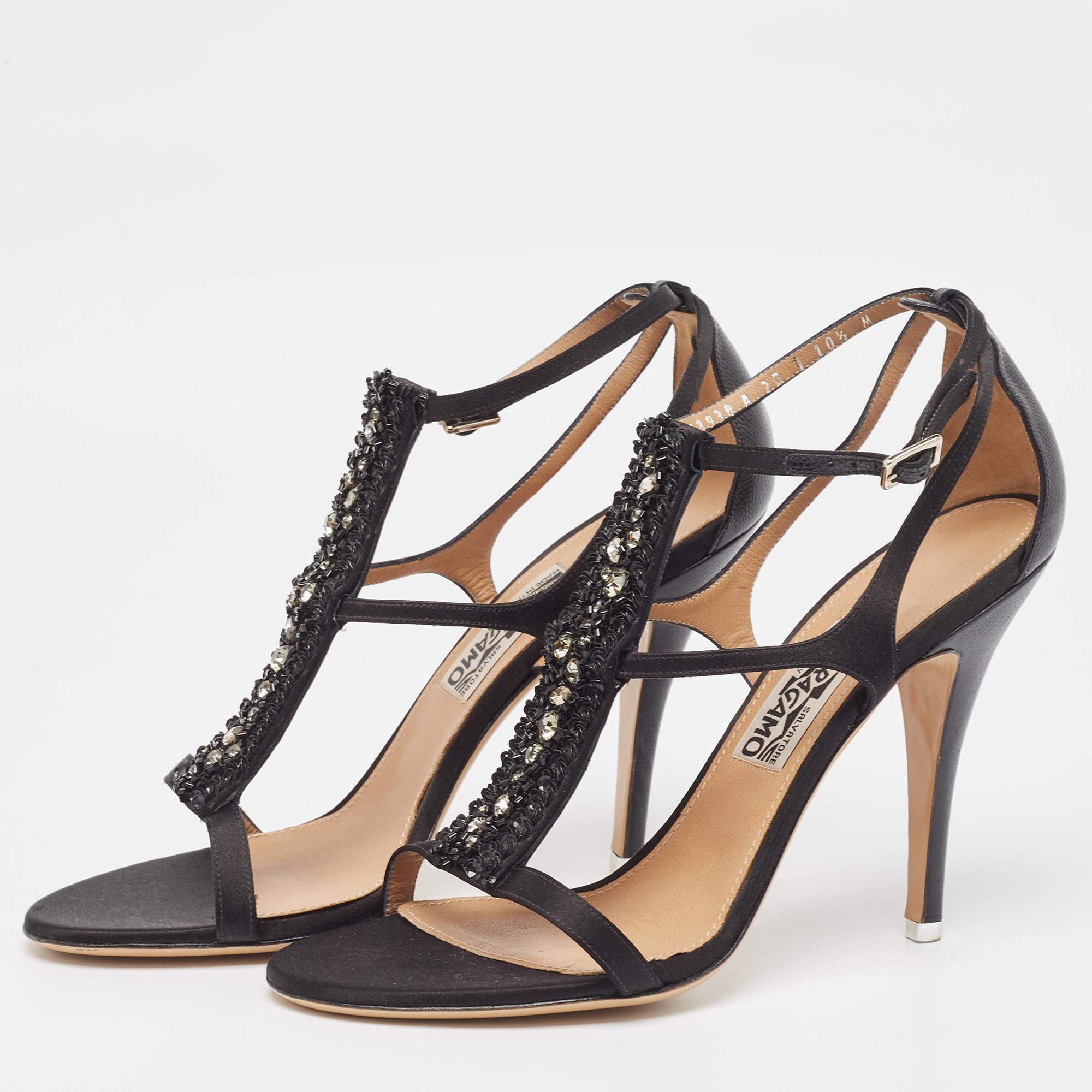 Complementa tu conjunto con estos zapatos de Salvatore Ferragamo. Minimales y con clase, tienen una construcción sorprendente para una calidad duradera y un ajuste cómodo.