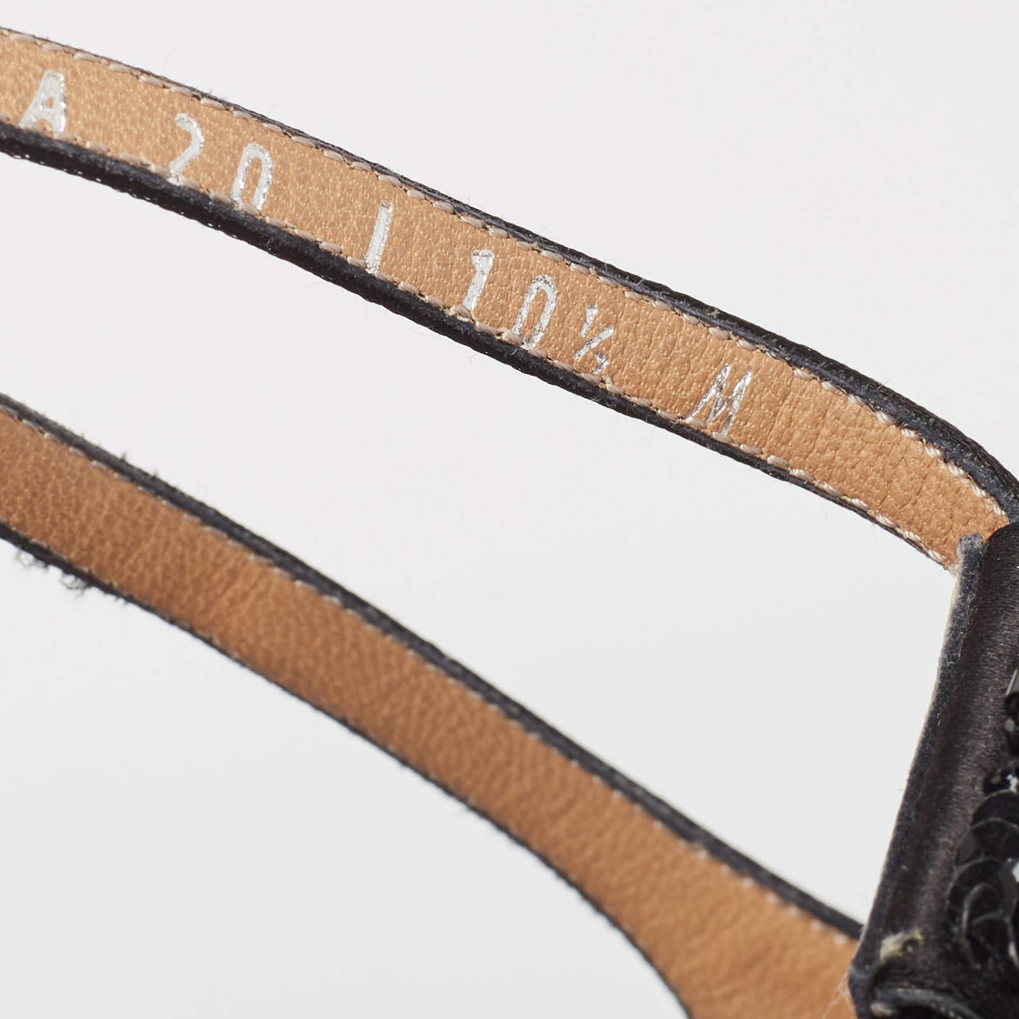 Salvatore Ferragamo Sandali con cinturino alla caviglia in raso nero impreziositi da cristalli, misura 41 in vendita 3