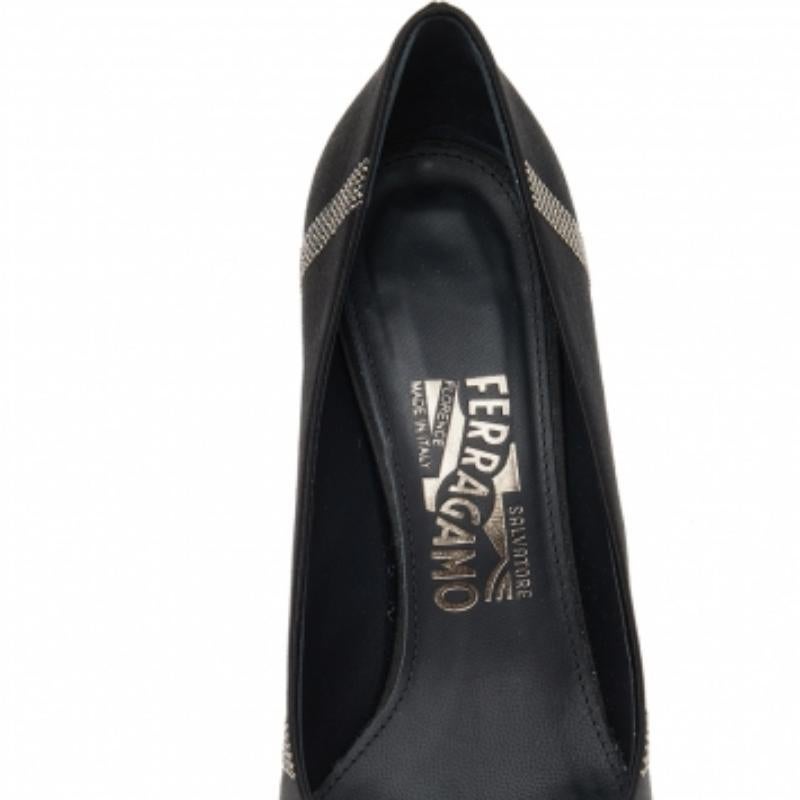 Salvatore Ferragamo Negro Satén Cristal Embellished Vara Bow Pumps Talla 38 en venta 1