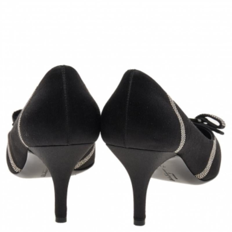 Salvatore Ferragamo Negro Satén Cristal Embellished Vara Bow Pumps Talla 38 en venta 4
