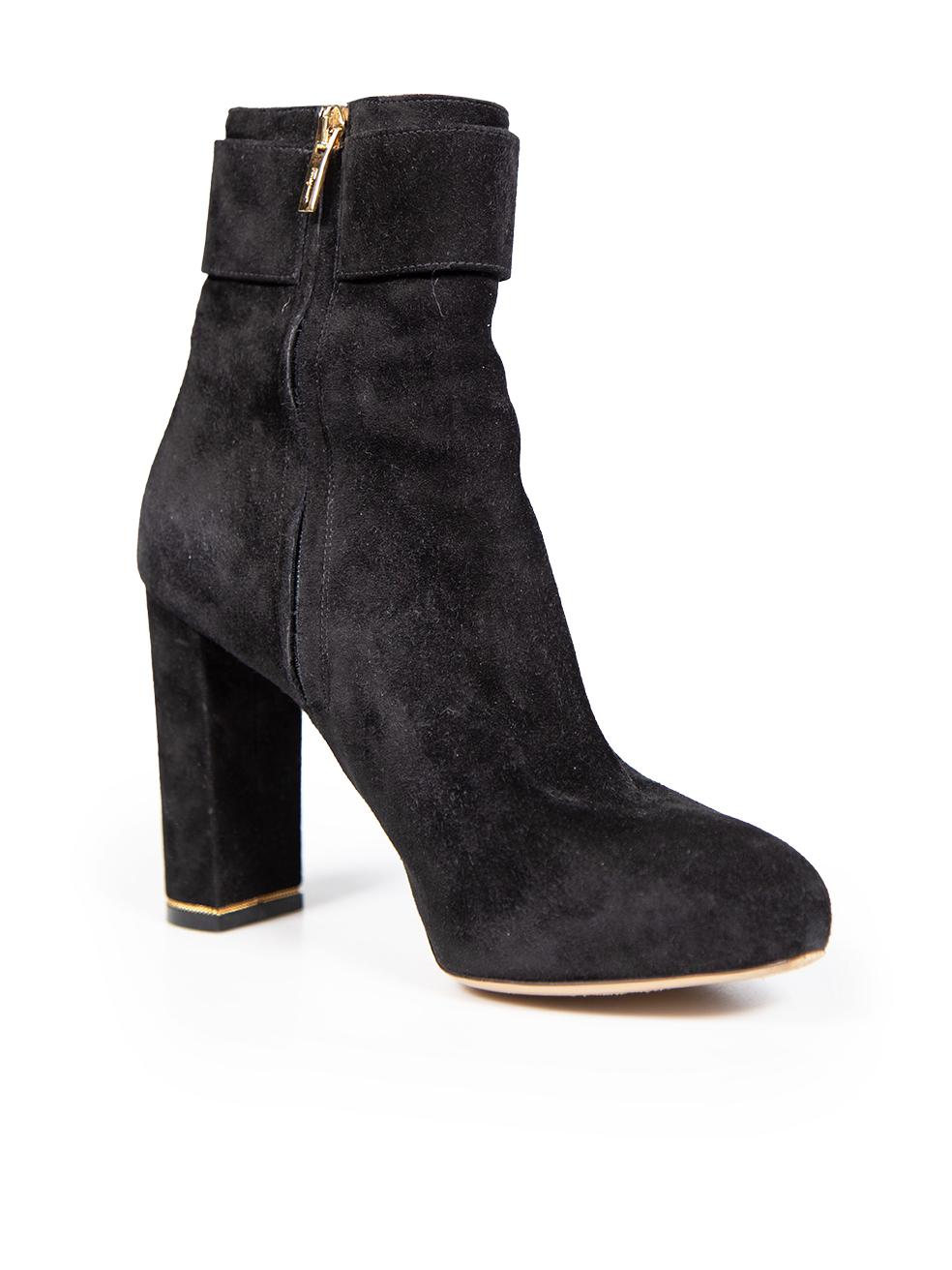 CONDITION is Very good. Minimal wear to the boots is evident. Small abrasions to both heels. Light pilling on the back of both shoes on this used Salvatore Ferragamo designer resale item.
 
 
 
 Details
 
 
 Black
 
 Suede
 
 Ankle boots
 
 Buckle
