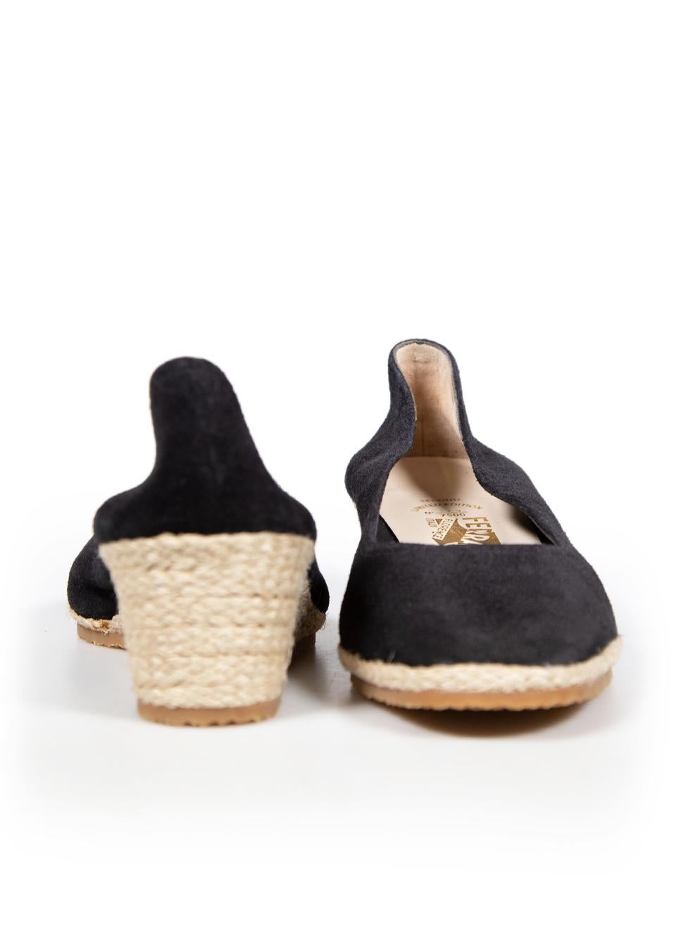 Noir Salvatore Ferragamo Espadrilles compensées en daim noir Taille IT 40.5 en vente