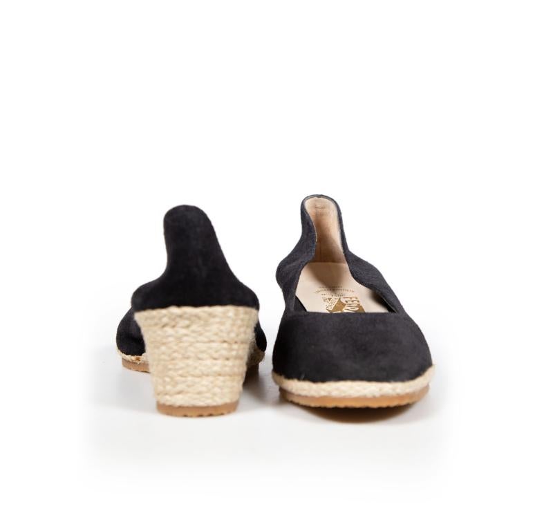 Noir Salvatore Ferragamo Espadrilles compensées en daim noir Taille IT 40.5 en vente