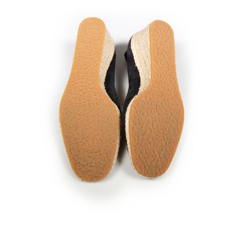 Salvatore Ferragamo Espadrilles compensées en daim noir Taille IT 40.5 Neuf - En vente à London, GB