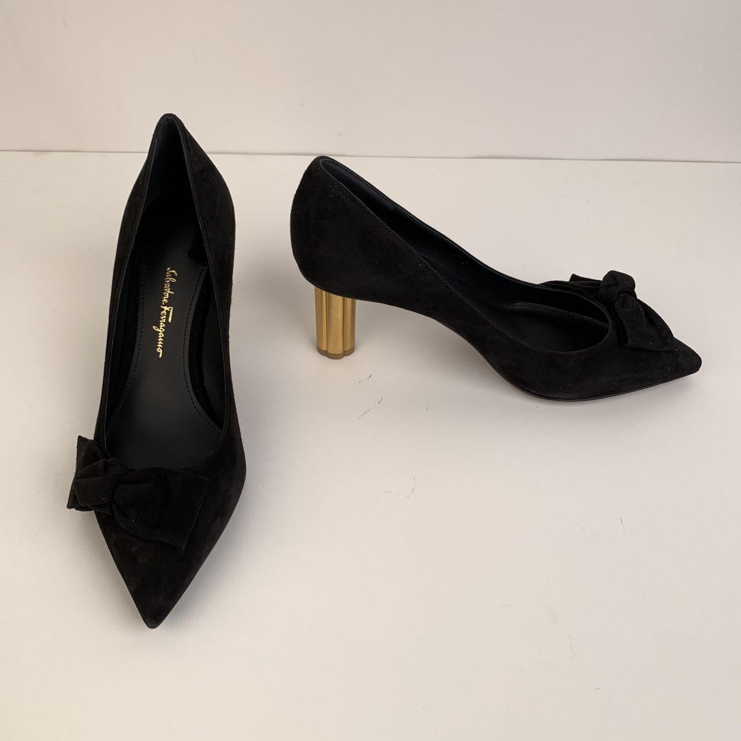 Salvatore Ferragamo Black Suede Garlate Pumps Heels US 7C EU 37.5 In New Condition In Rome, Rome