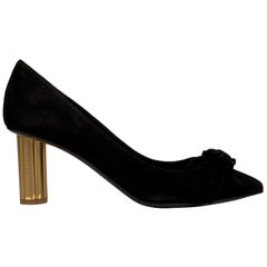 Salvatore Ferragamo Black Suede Garlate Pumps Heels US 7C EU 37.5