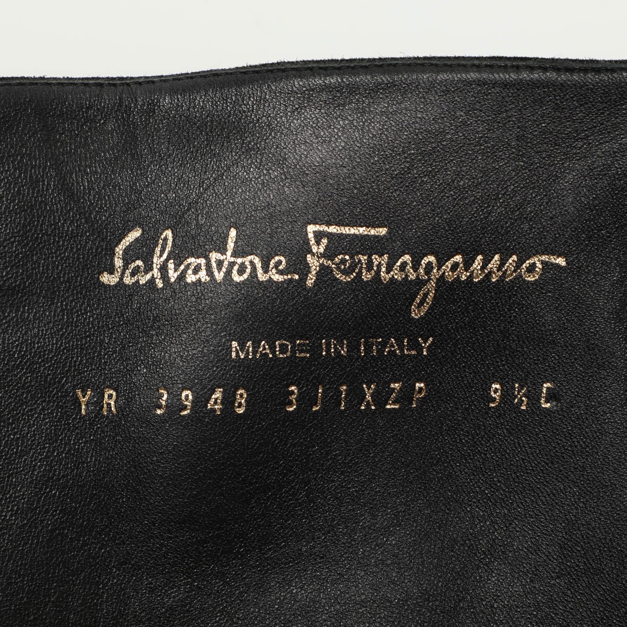 Salvatore Ferragamo - Bottes à genoux en daim noir Ronnie - Taille 40 en vente 3
