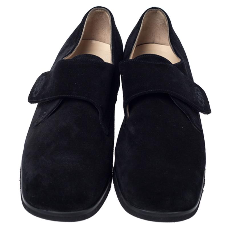 Salvatore Ferragamo Black Suede Velcro Strap Flats Size 37.5 In Good Condition In Dubai, Al Qouz 2