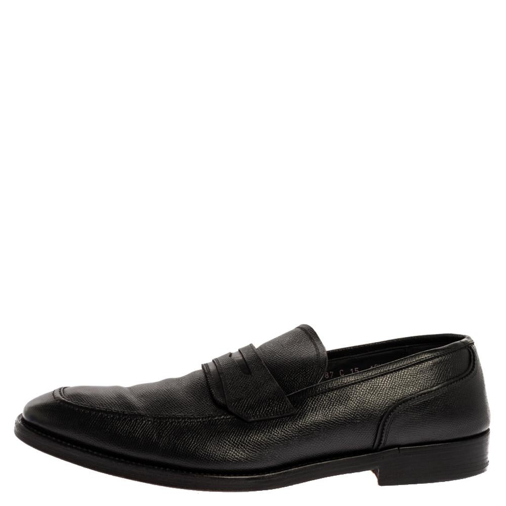 Made from black textured leather, these loafers from Salvatore Ferragamo are smart and comfortable. They feature penny keeper straps on the vamps, snug, labeled insoles, and leather outsoles. Flaunt them with both your casual and formal looks.

