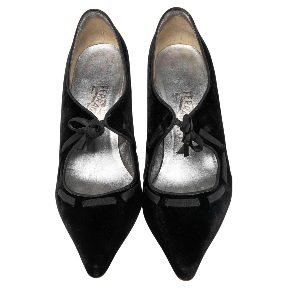 These Salvatore Ferragamo pumps are made of velvet and presented in a classy black hue. The pumps feature pointed toes, bow detail on the ankles, and 8 cm high heels.

