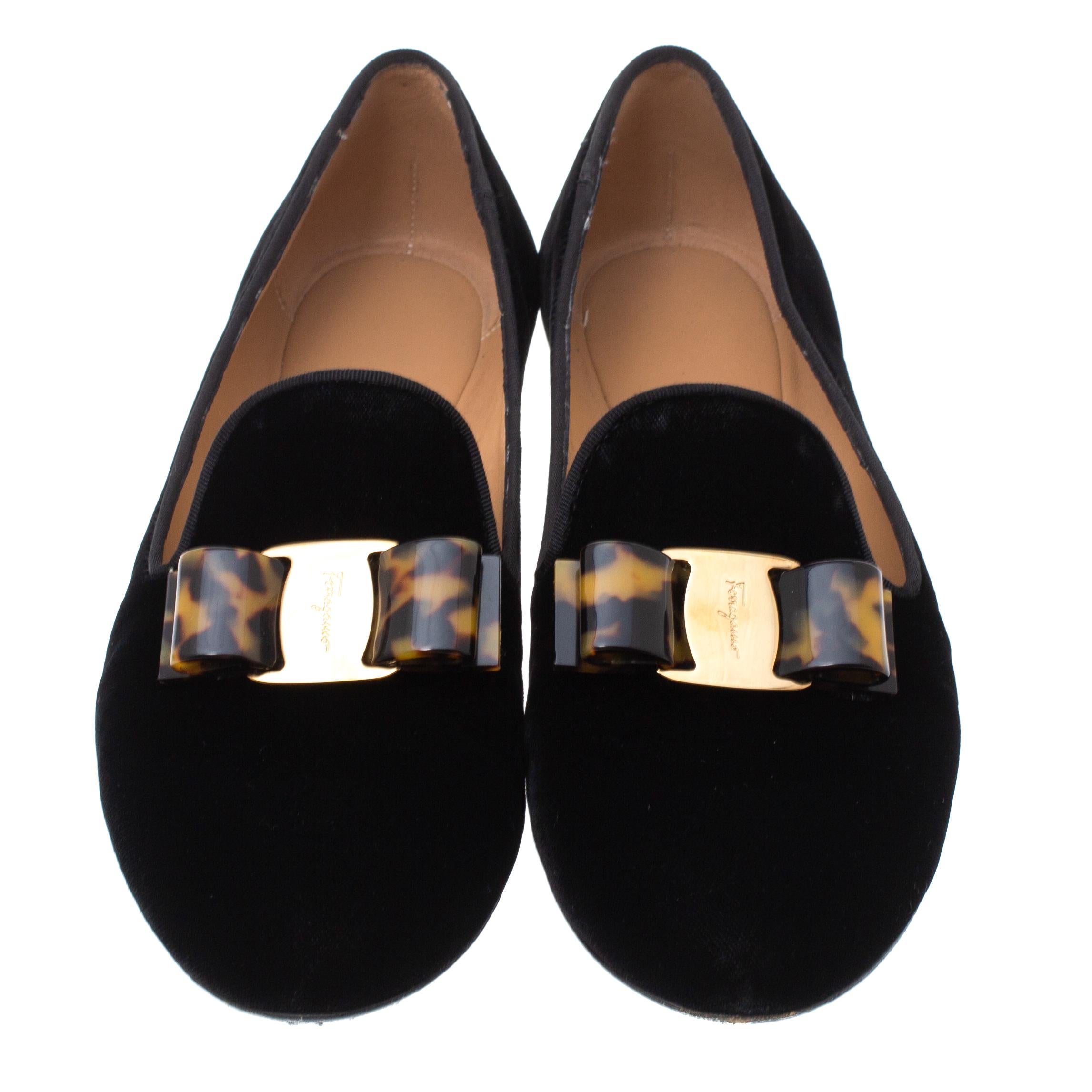 Crafted in black velvet, these Smoking slippers from Salvatore Ferragamo will be your ultimate go-to wear. The shoe comes with a round-toe and rests on a leather sole. It comes with a leather-lined insole and is detailed with the signature bow on