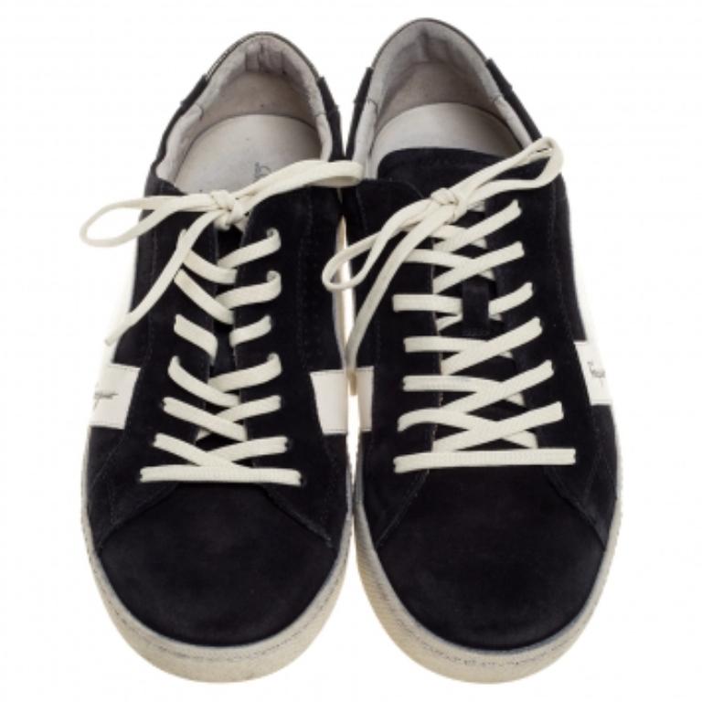 Salvatore Ferragamo Black/White Leather and Suede Low Top Sneakers Size 45 In Good Condition For Sale In Dubai, Al Qouz 2