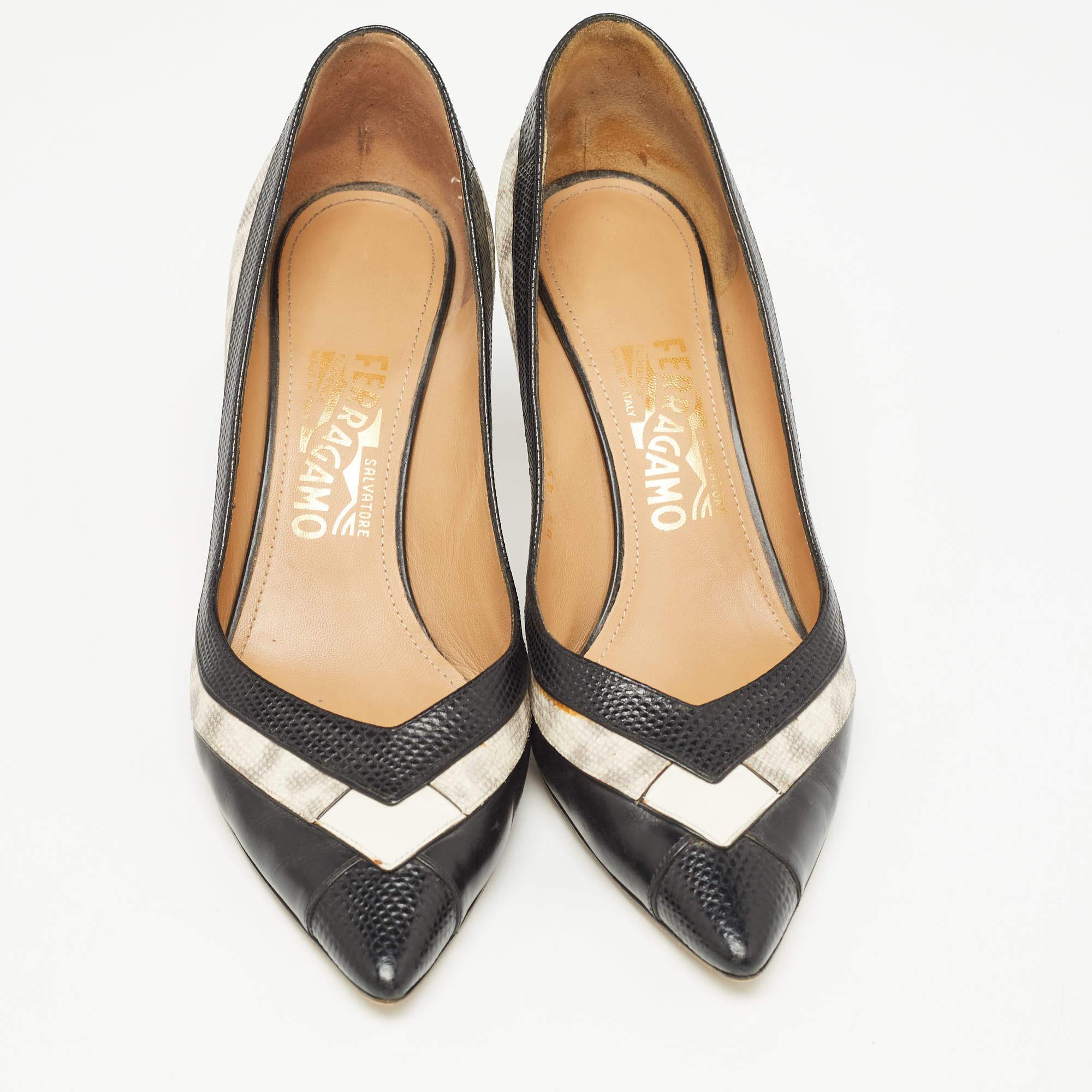 Marron Salvatore Ferragamo - Escarpins à bout pointu en cuir texturé noir/blanc - Taille 38,5 en vente