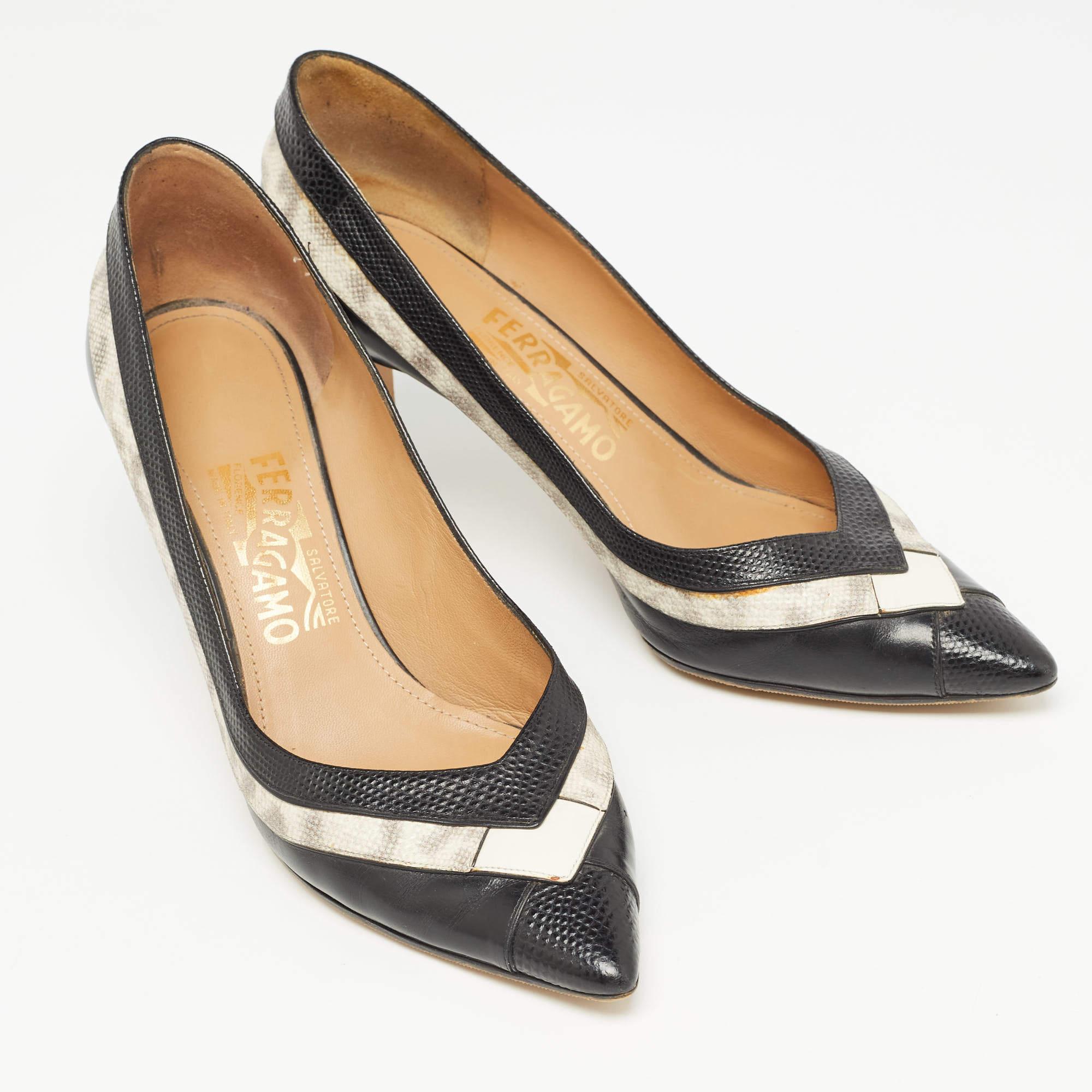 Salvatore Ferragamo - Escarpins à bout pointu en cuir texturé noir/blanc - Taille 38,5 Bon état - En vente à Dubai, Al Qouz 2