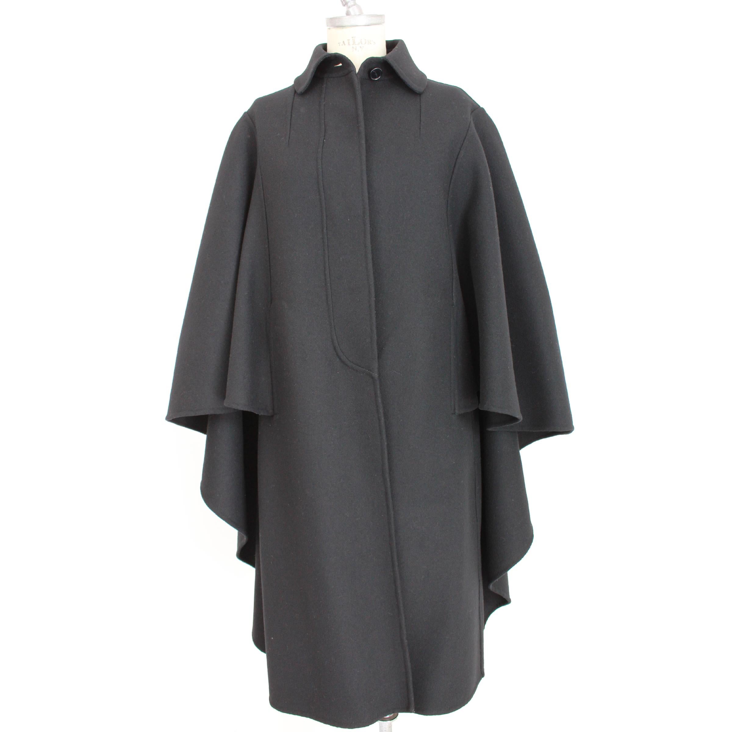 Salvatore Ferragamo vintage coat for women, black color, 100% wool, cape with wide sleeves, button closure. 1990s. Made in Italy. Excellent vintage condition.

Size: 40 It 6 Us 8 Uk 

Shoulder: 42 cm 
Bust/Chest: 57 cm 
Sleeve: 56 cm 
Length: 118 cm