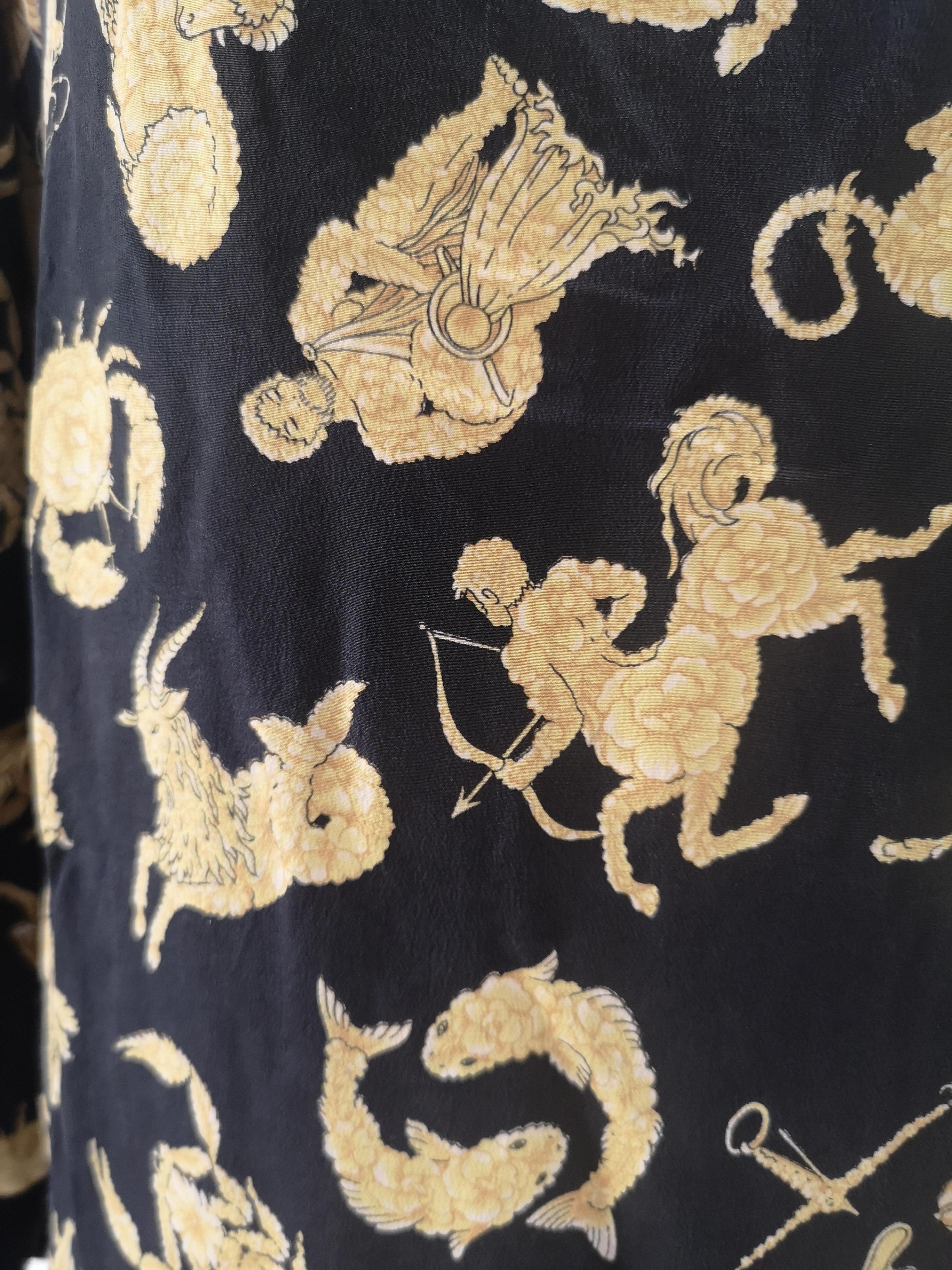 Maglietta in seta con segni zodiacali nera di Salvatore Ferragamo In condizioni buone in vendita a Capri, IT