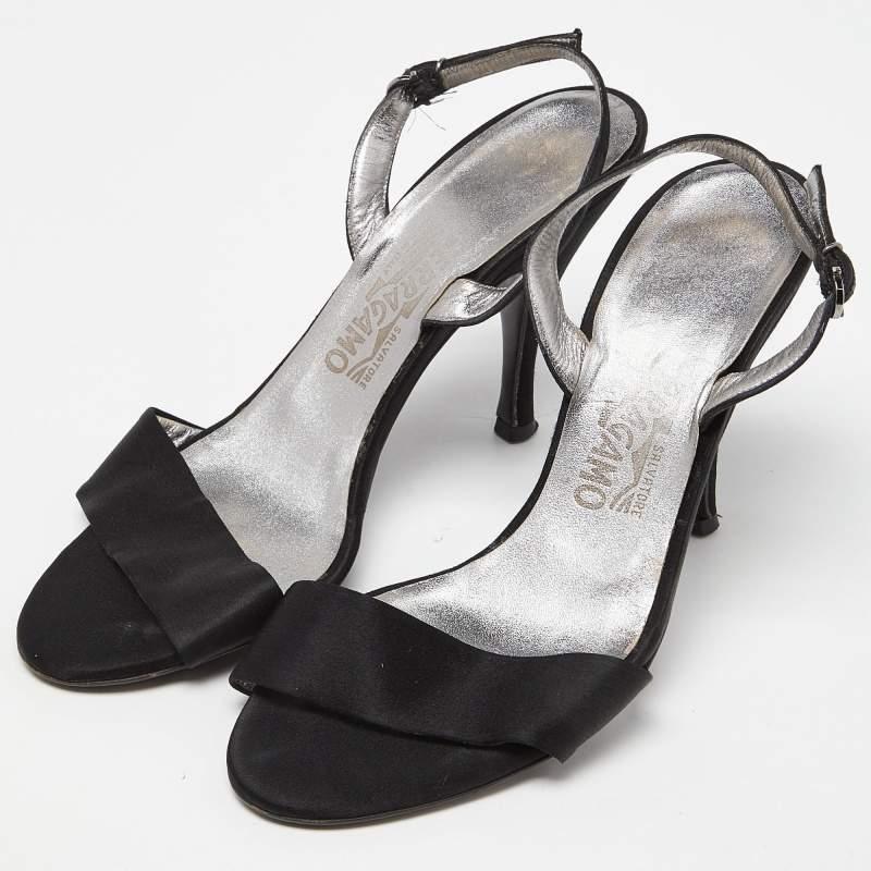 Estas sandalias son elegantes y están fabricadas con esmero para un ajuste perfecto. Fabricados con materiales de calidad, son duraderos, fáciles de peinar y fabulosos, con interiores cómodos, diseños artísticos y hermosas partes superiores.
