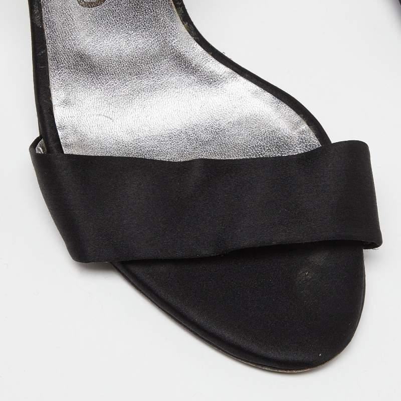 Salvatore Ferragamo Sandalias con tira al tobillo de raso negro talla 38,5 en venta 2