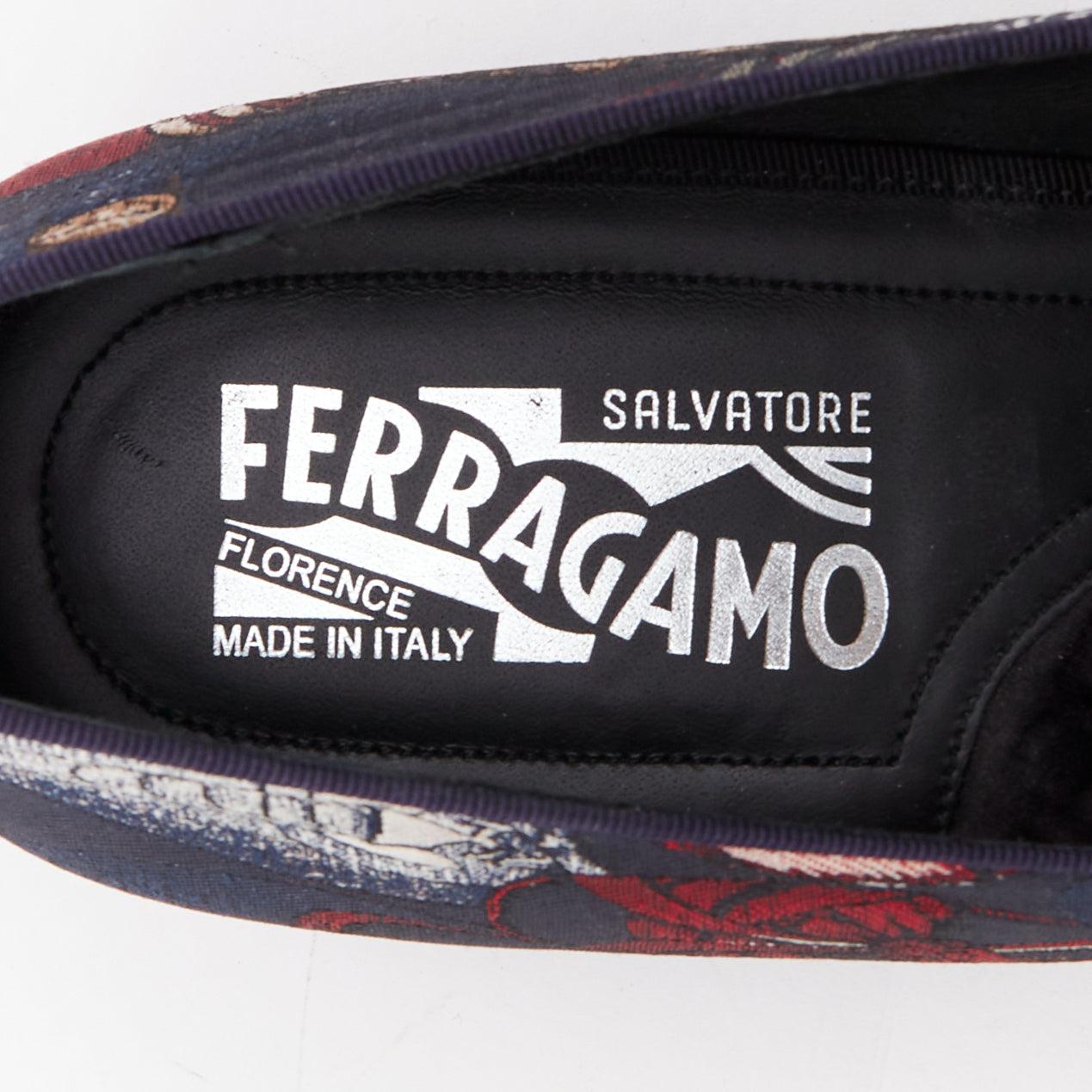 SALVATORE FERRAGAMO Mocassins plats en jacquard à motif de chaussure Blondie UK7.5 EU41.5 en vente 4