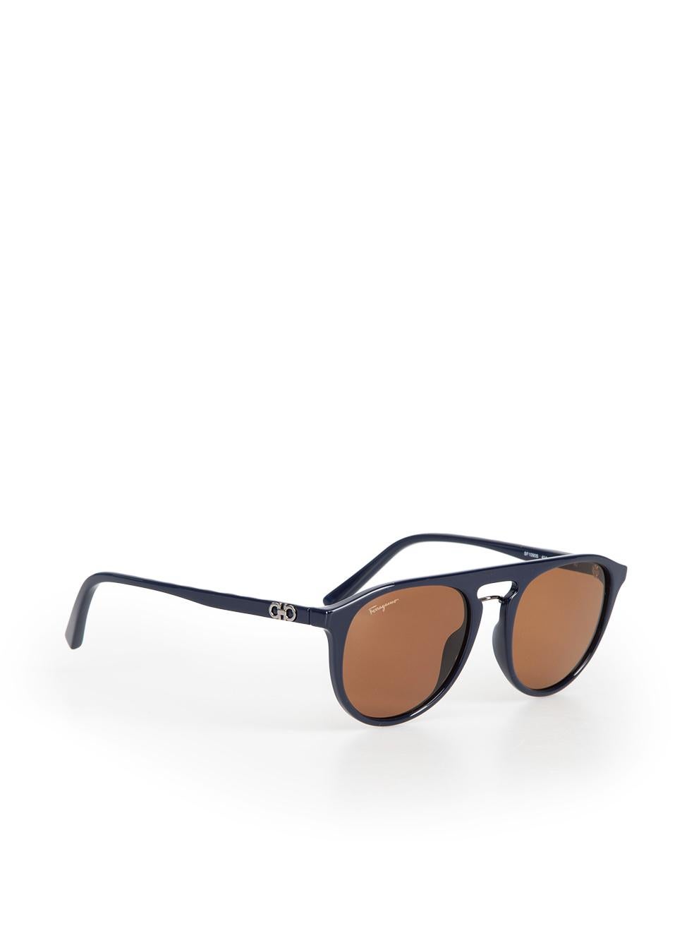 CONDITION is New with tags on this brand new Salvatore Ferragamodesigner item. This item comes with original packaging.
 
 
 
 Details
 
 
 Model: SF1090S
 
 Blue
 
 Acetate
 
 Aviator Sunglasses
 
 Amber Tinted Lens
 
 Full-Rim
 
 100% UV