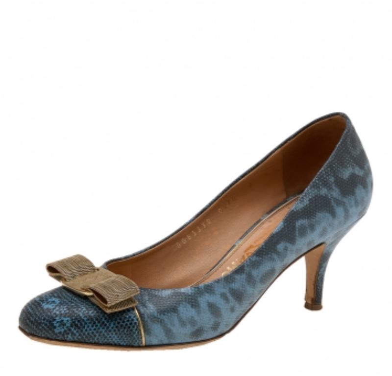 Women's Salvatore Ferragamo Blue/Black Karung Leather Vara Bow Pumps Size 37.5 For Sale