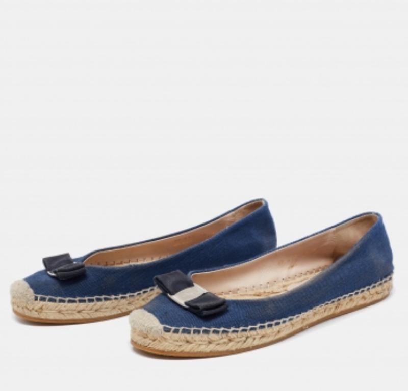 Gris Salvatore Ferragamo - Espadrilles mandy en denim bleu, taille 40,5 en vente