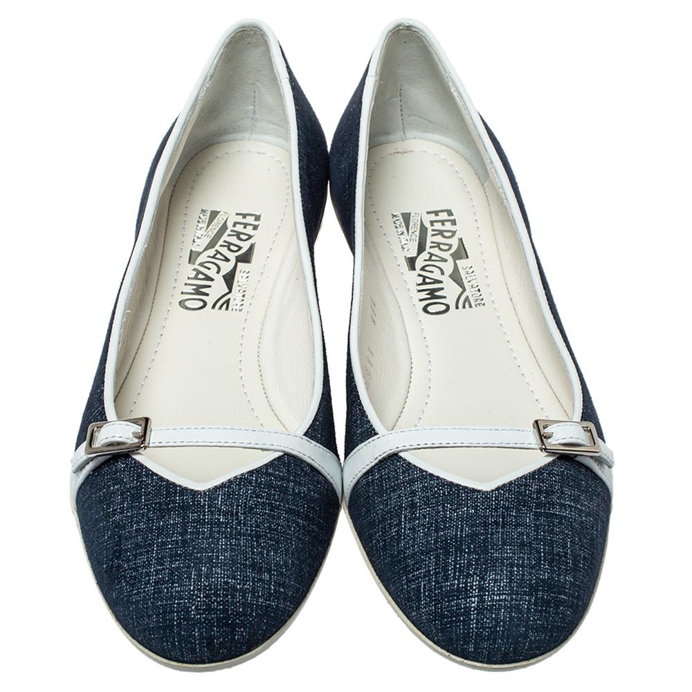 These blue Audrey flats from Salvatore Ferragamo are sure to fetch you admiring glances every time you step out in them! They have been crafted from denim printed suede and styled with round toes and then buckle strap detailing on the uppers. They