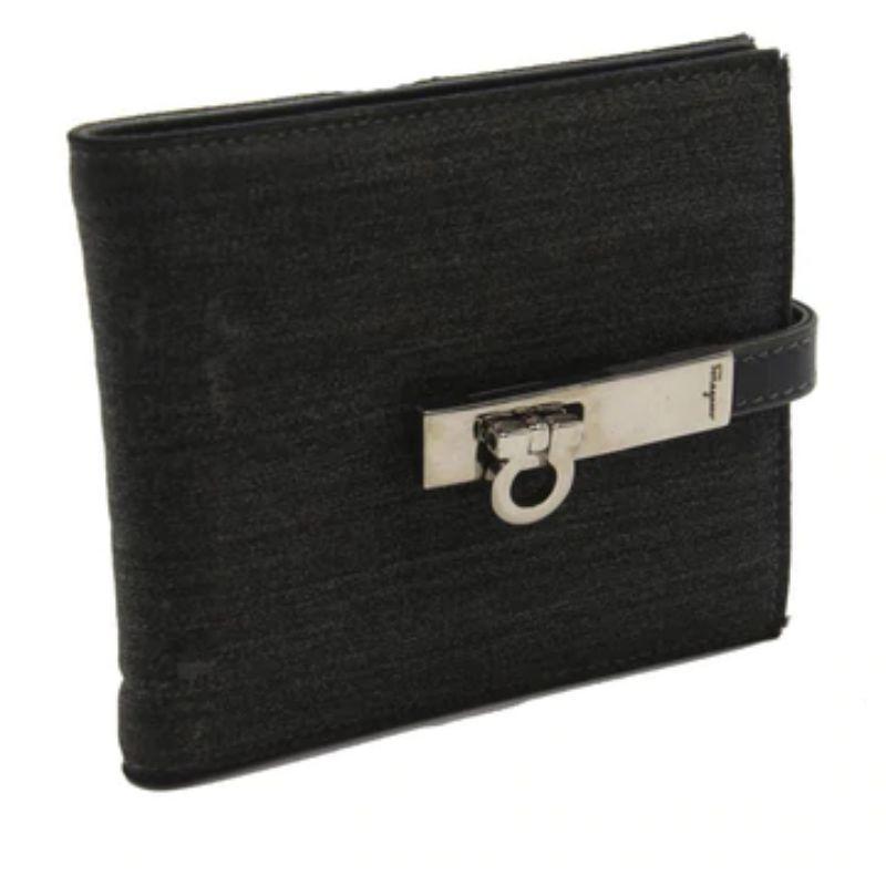 Salvatore Ferragamo Blue Grey Fabric& Leather Gancini Logo Wallet SF-W0930P-0413

This Salvatore Ferragamo Blue Fabric Leather Compact Wallet is and edgy yet elegant way to organize your essentials like your bills, credit cards and identification.