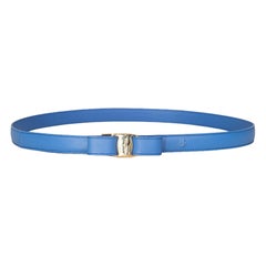 Cintura con fiocco in pelle blu di Salvatore Ferragamo
