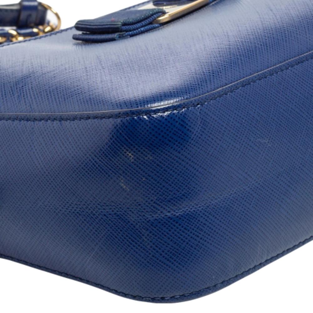 Trust this Salvatore Ferragamo bag to be light, durable, and comfortable to carry. Crafted from leather, it comes in a deep blue hue. It features a satin interior equipped to house your essentials. It comes with a long strap, while the front
