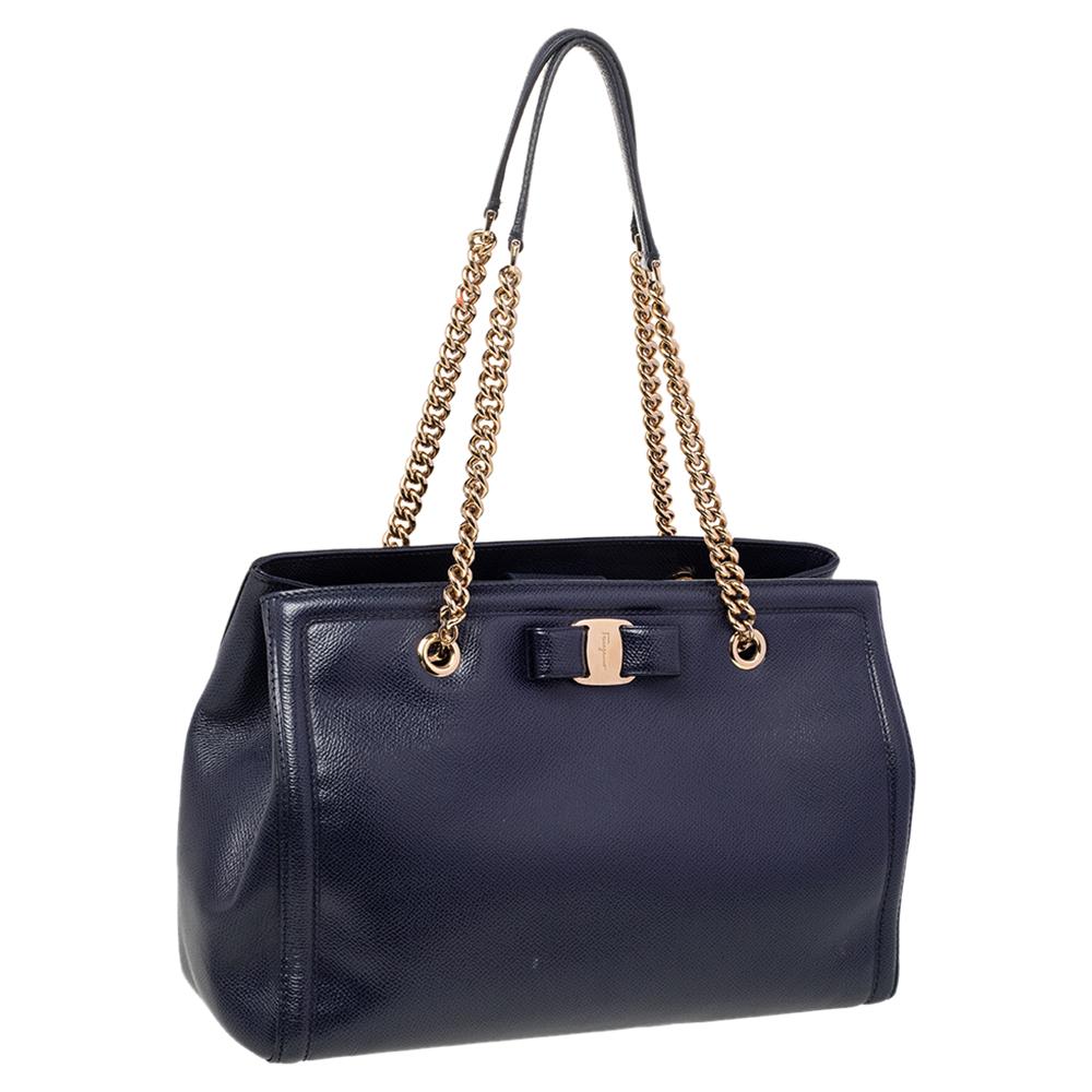 Salvatore Ferragamo Blue Leather Melike Vara Bow Chain Tote In Good Condition In Dubai, Al Qouz 2