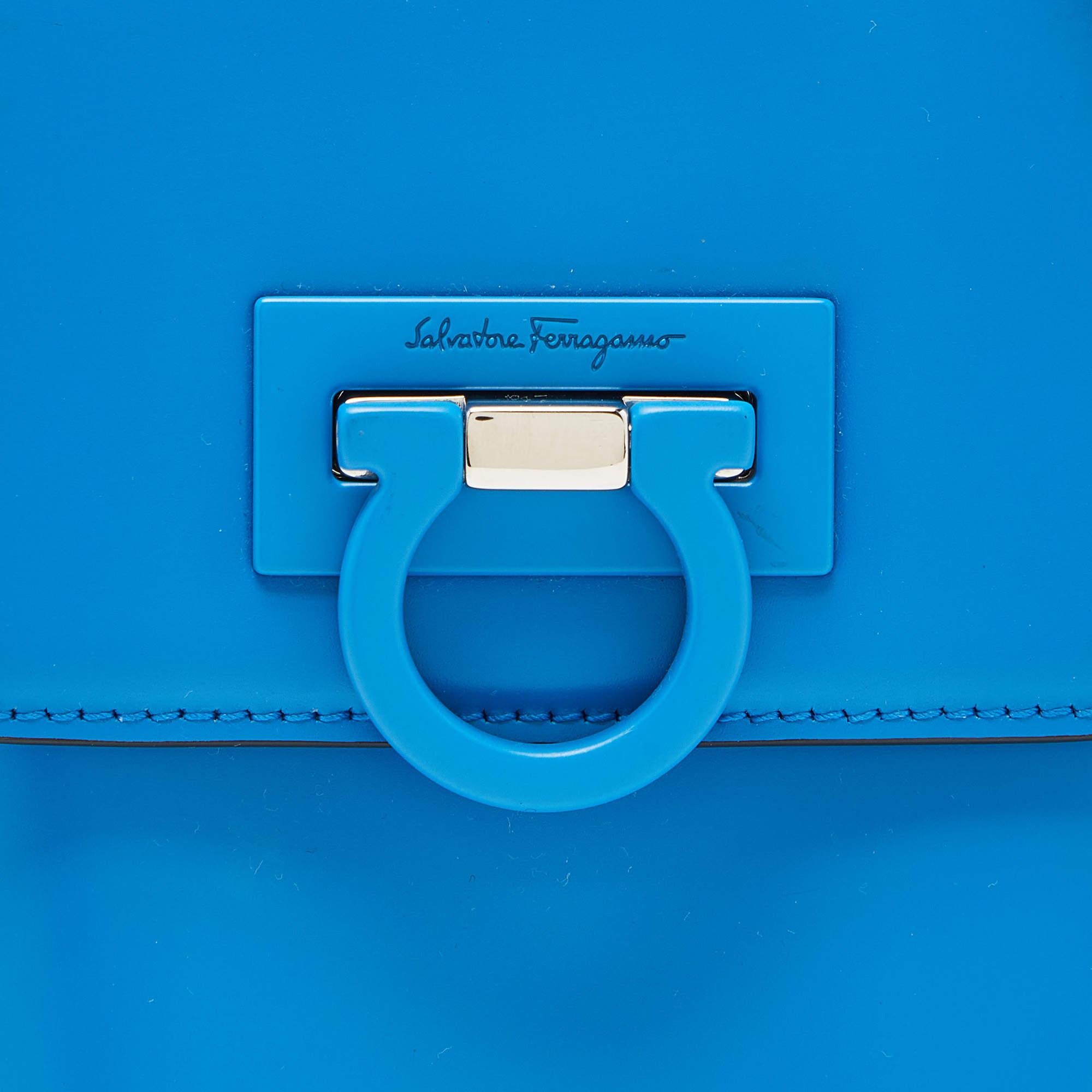 Salvatore Ferragamo Blue Leather Trifolio Phone Holder Crossbody Bag For Sale 5